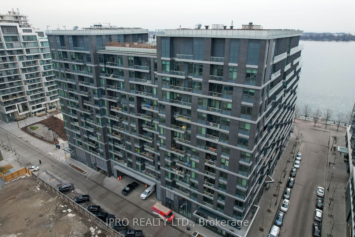 1 Edgewater Dr, unit Ph33 for rent - image #5