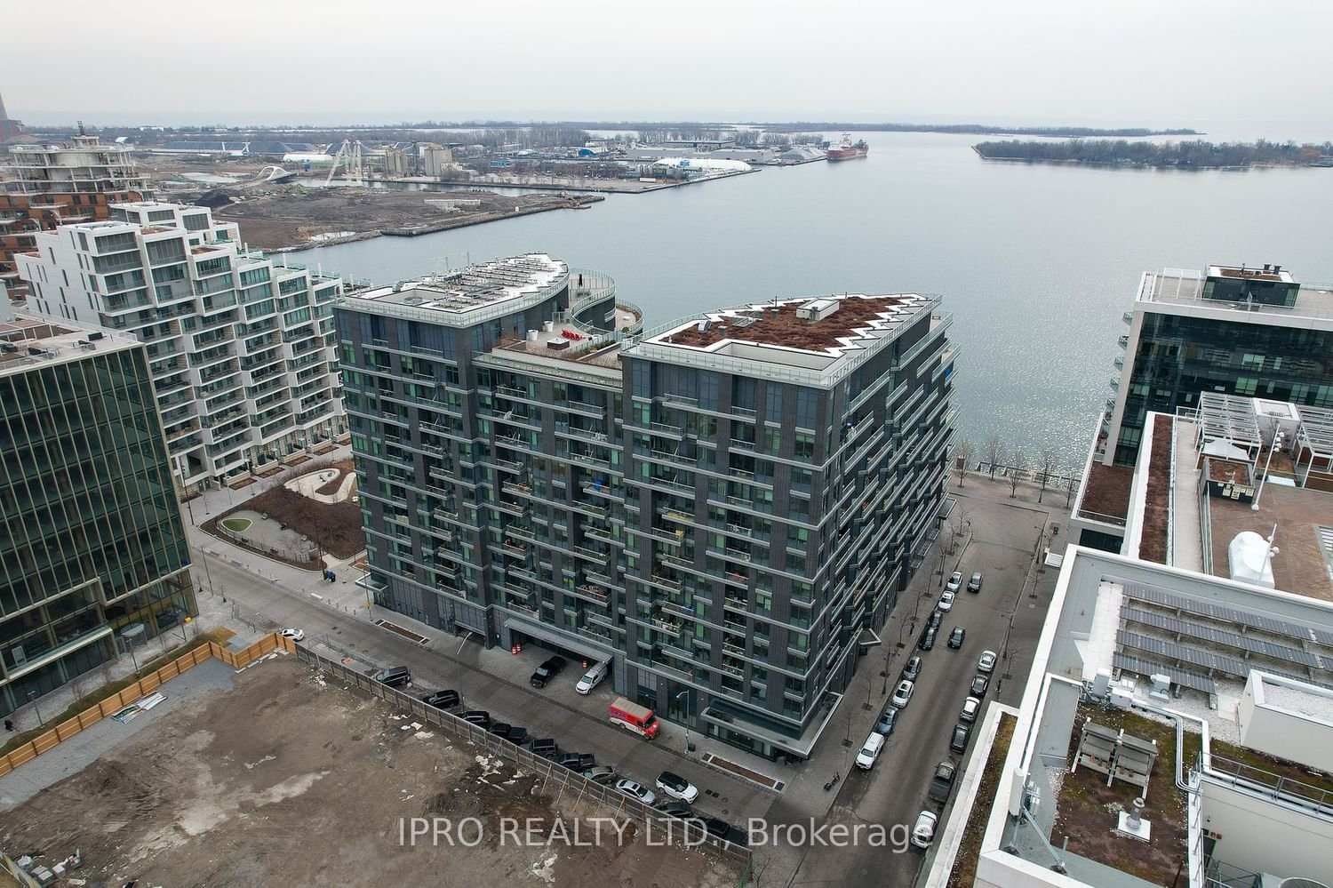 1 Edgewater Dr, unit Ph33 for rent - image #6