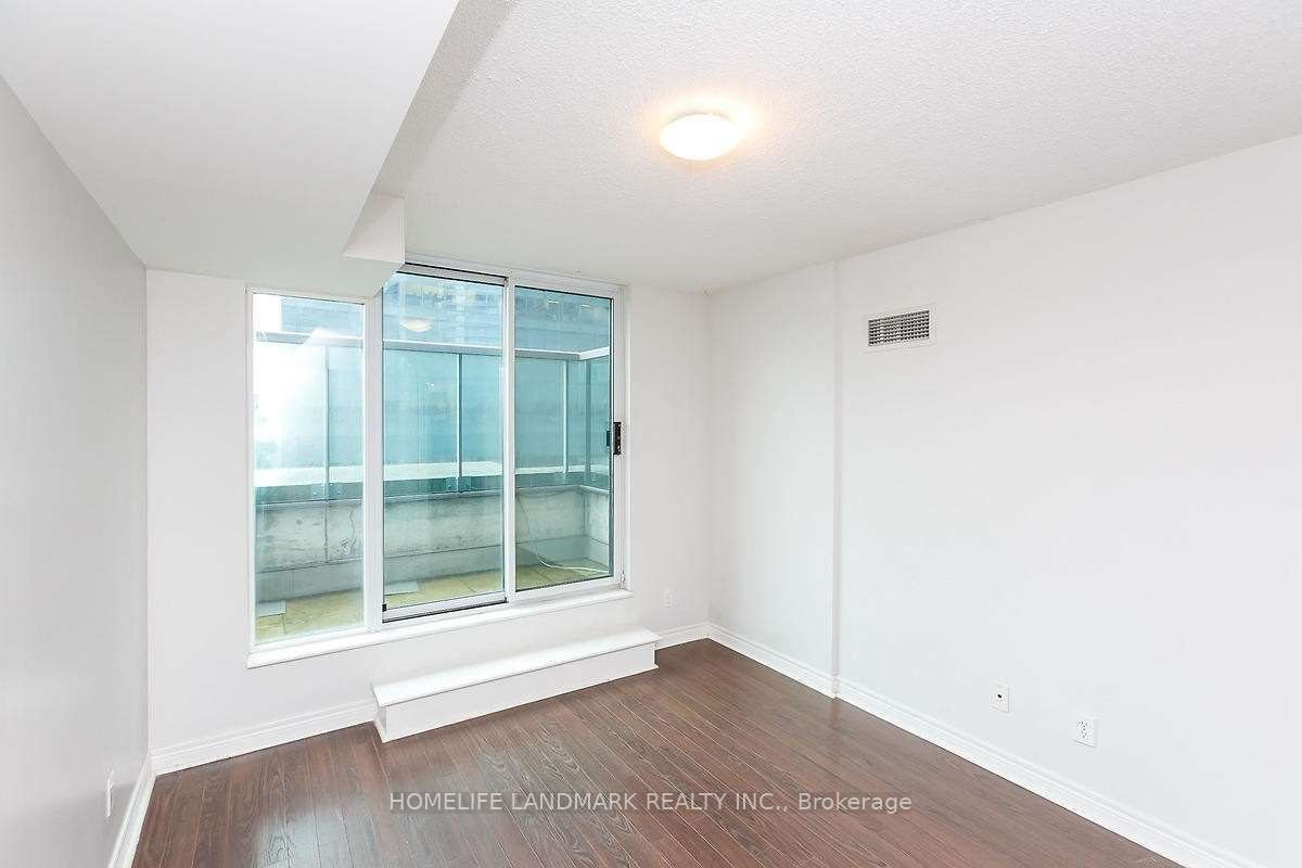 30 Grand Trunk Cres, unit 703 for rent - image #9