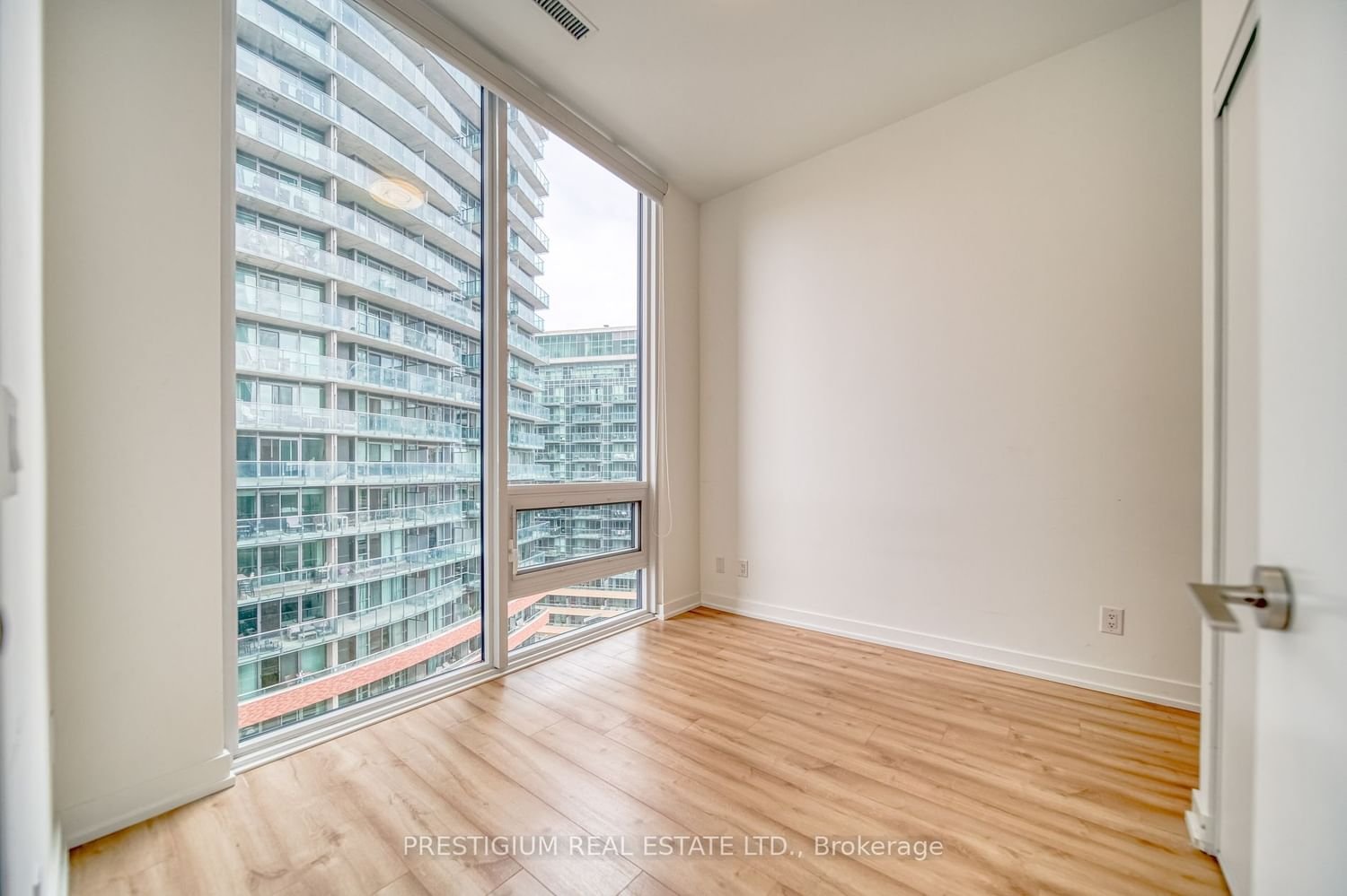 135 East Liberty St, unit 808 for rent - image #18