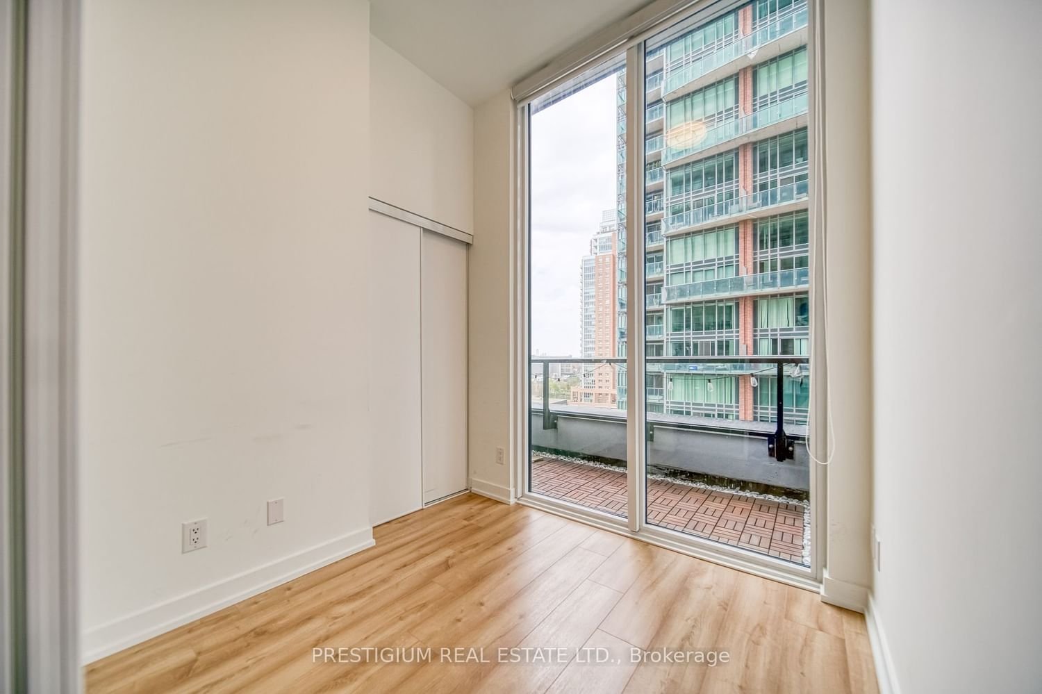 135 East Liberty St, unit 808 for rent - image #23