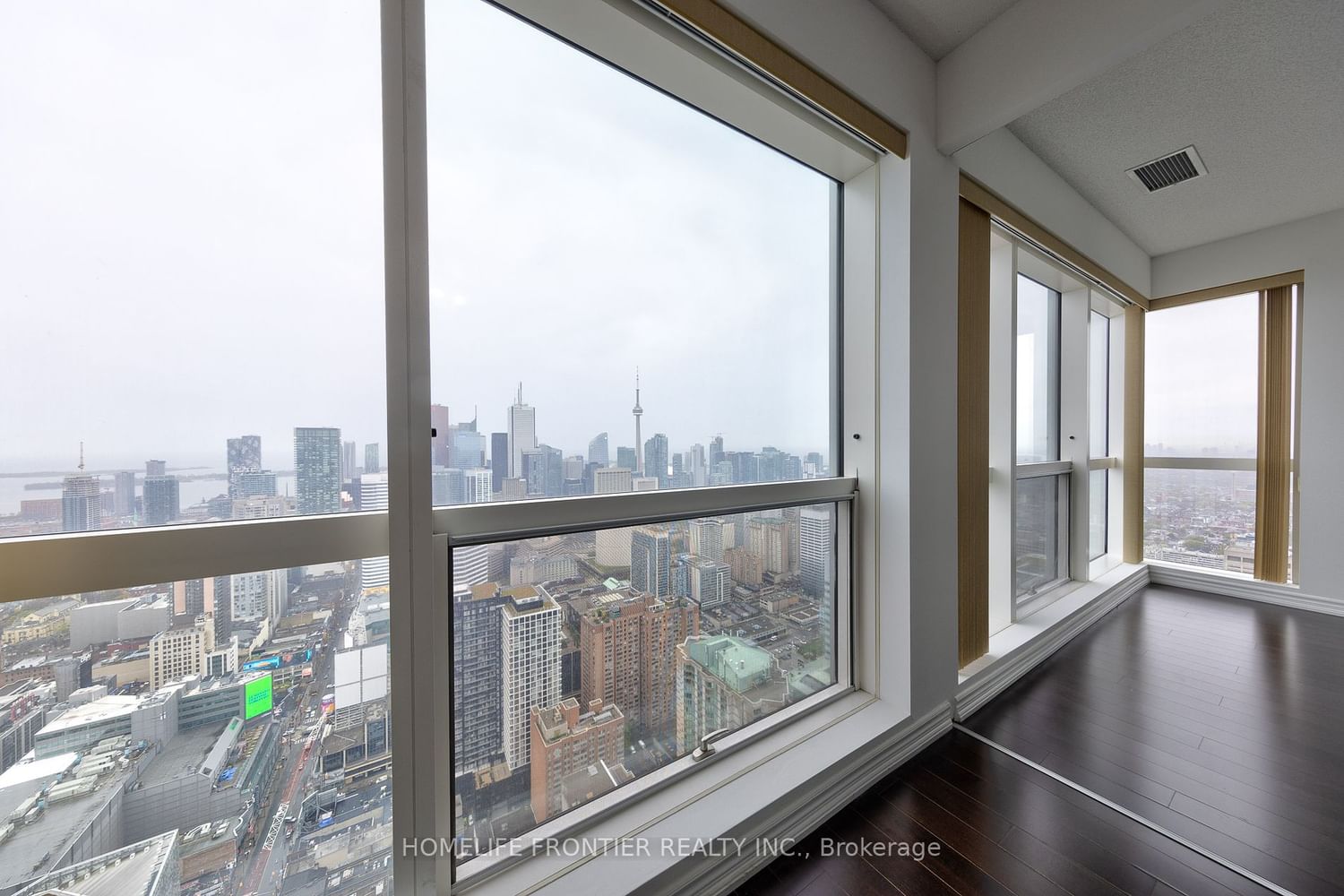 386 Yonge St, unit 5609 for sale