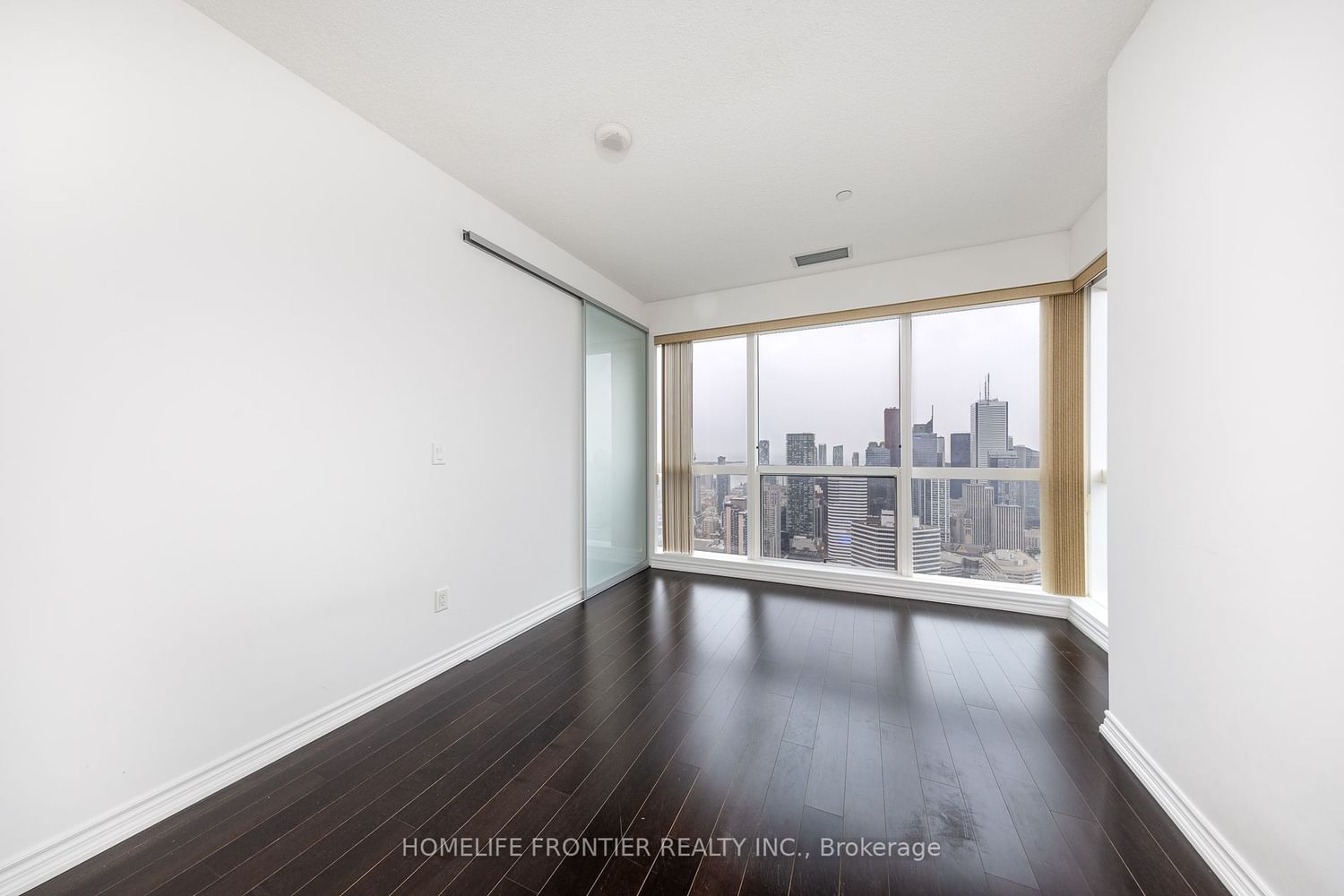 386 Yonge St, unit 5609 for sale