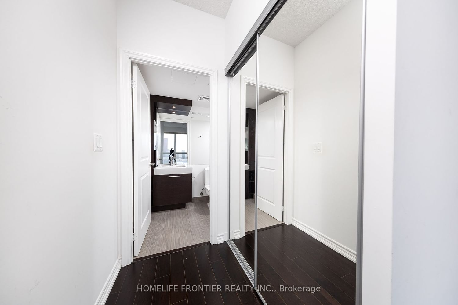 386 Yonge St, unit 5609 for sale