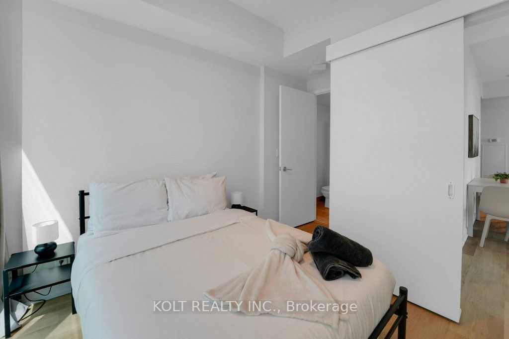 14 York St, unit 2008 for sale - image #12