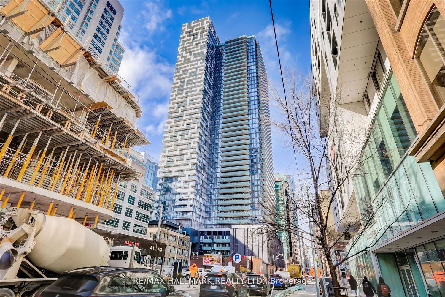 25 Richmond St E, unit 2406 for sale - image #2