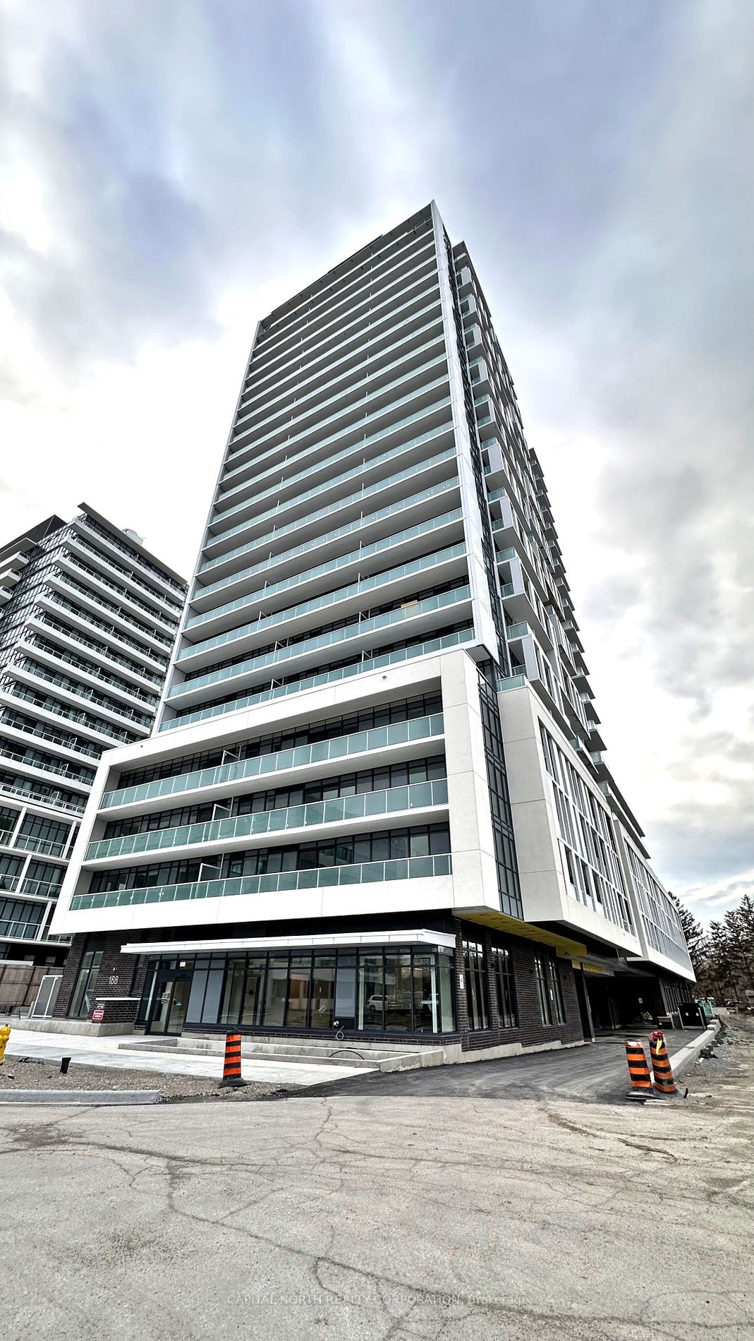 188 Fairview Mall Dr, unit 220 for sale