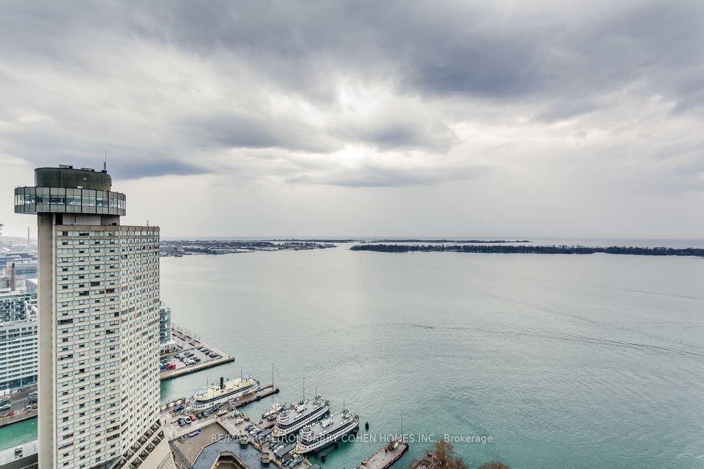 33 Harbour Sq, unit 503 for rent - image #1