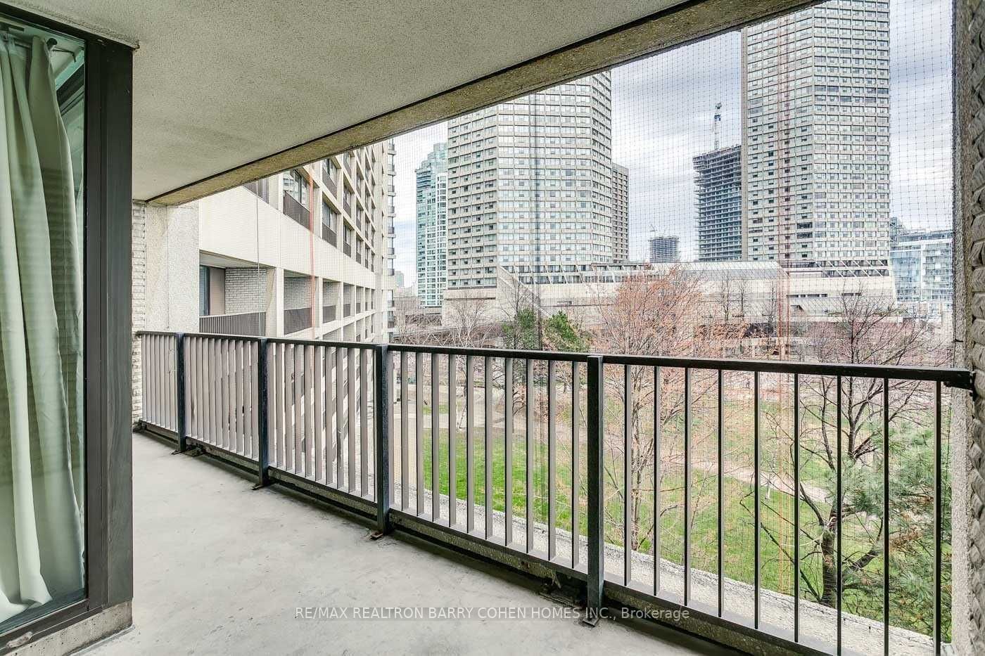 33 Harbour Sq, unit 503 for rent - image #10