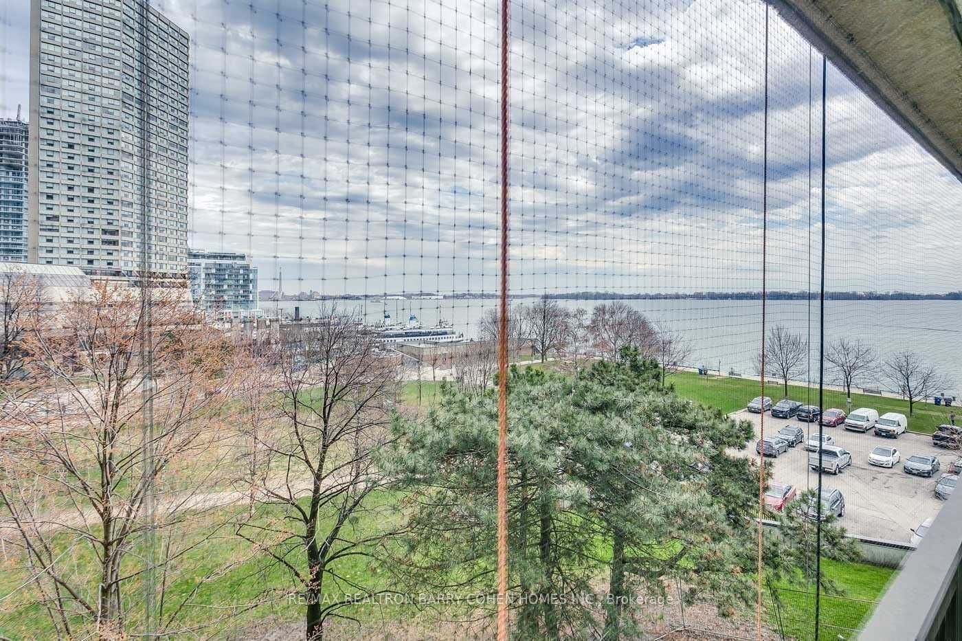 33 Harbour Sq, unit 503 for rent - image #16