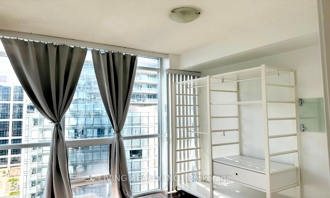 126 Simcoe St, unit 1707 for sale - image #12