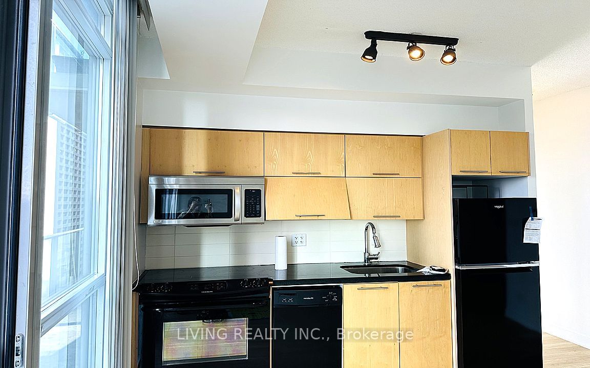 126 Simcoe St, unit 1707 for sale - image #5