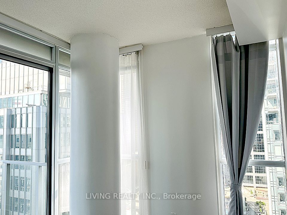 126 Simcoe St, unit 1707 for sale - image #6