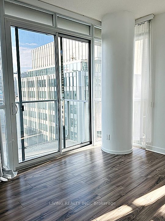 126 Simcoe St, unit 1707 for sale - image #7