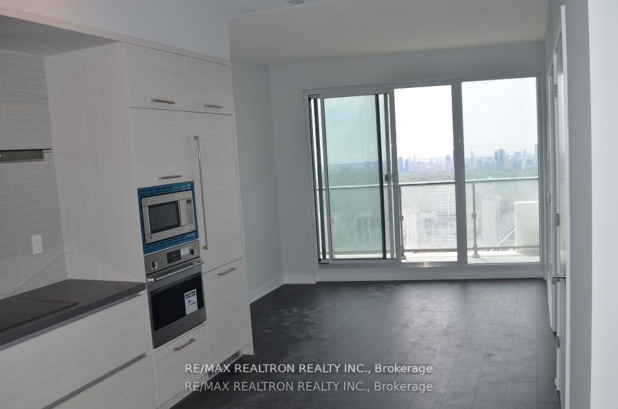 2221 Yonge St, unit 5404 for sale - image #2