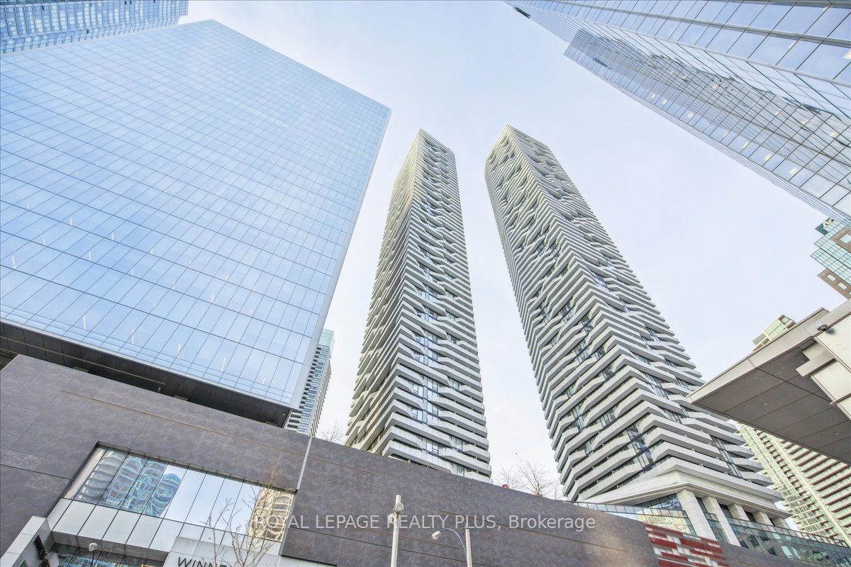 100 Harbour St, unit 1010 for sale - image #2