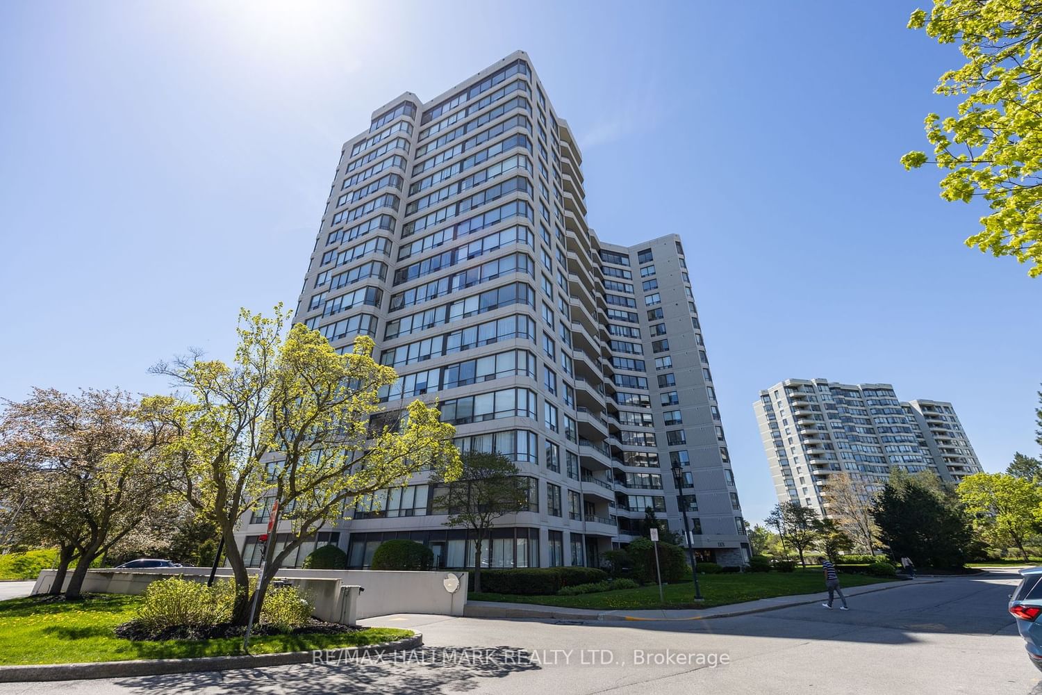 1101 Steeles Ave W, unit 812 for sale - image #2