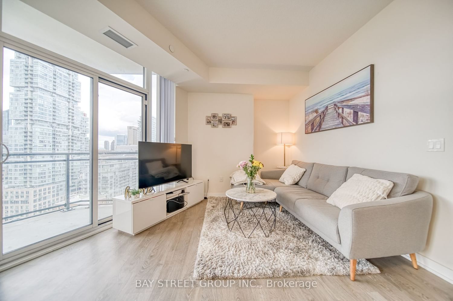 99 John St, unit 1809 for rent - image #10