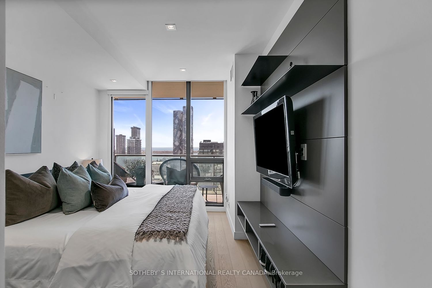 33 Lombard St, unit 2609 for sale - image #23