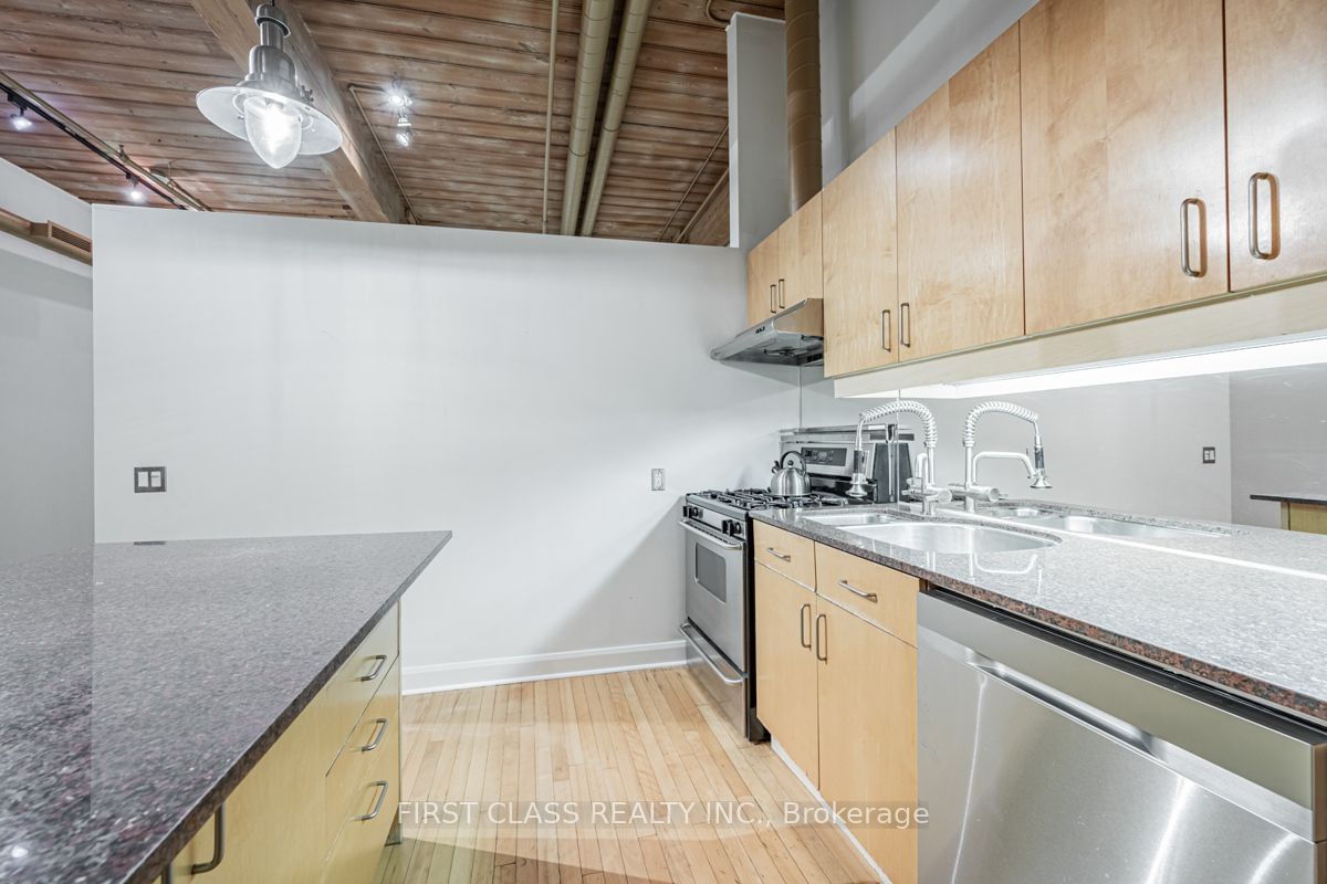 993 Queen St W, unit 218 for rent - image #9