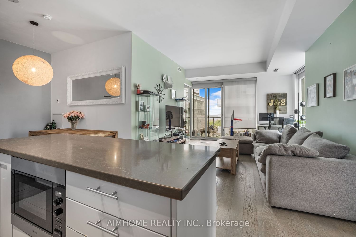 29 Queens Quay E, unit 925 for sale