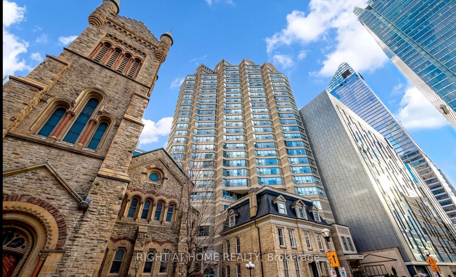 71 Simcoe St, unit 705 for sale