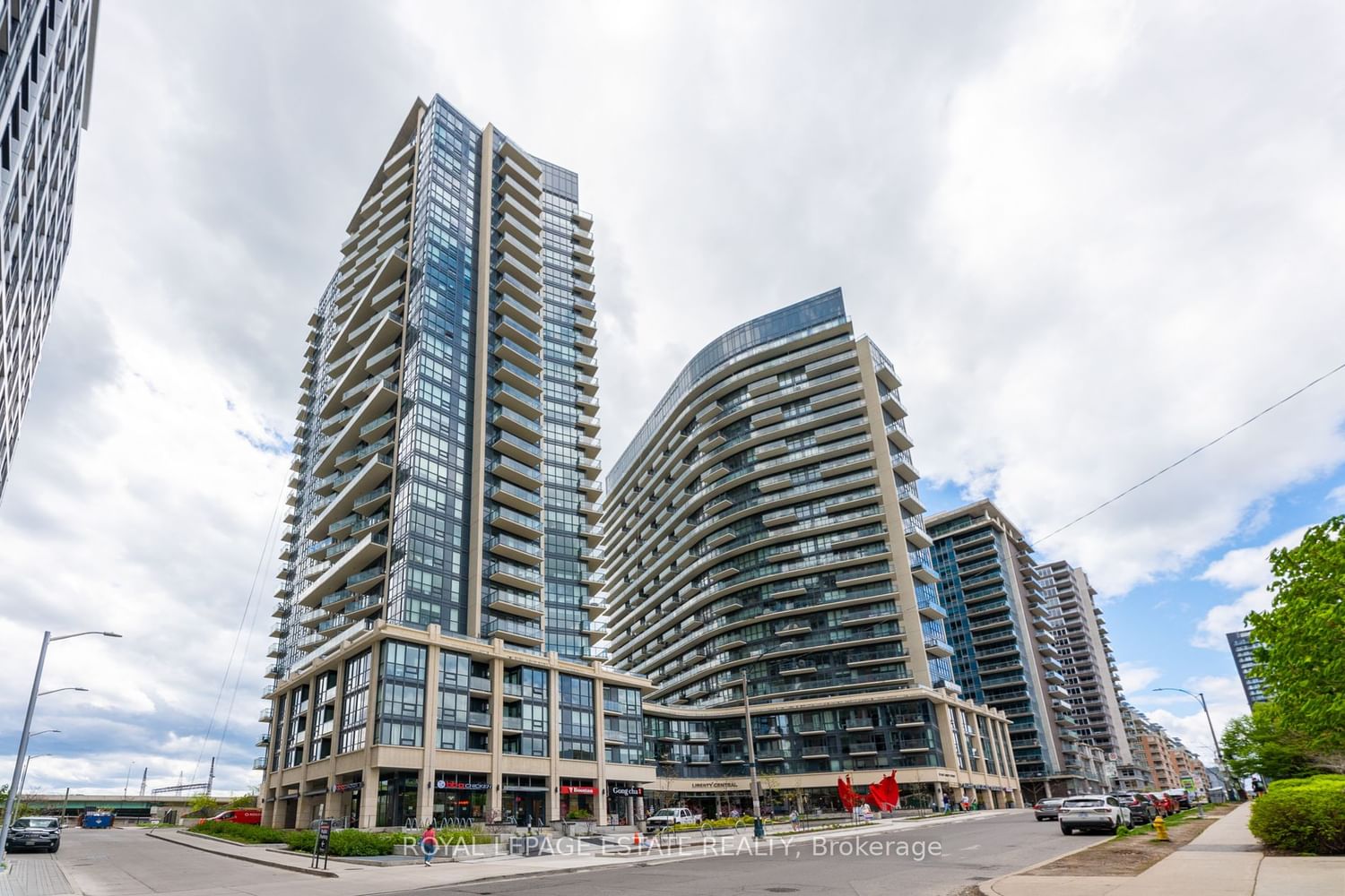 51 East Liberty St, unit 2405 for sale - image #39