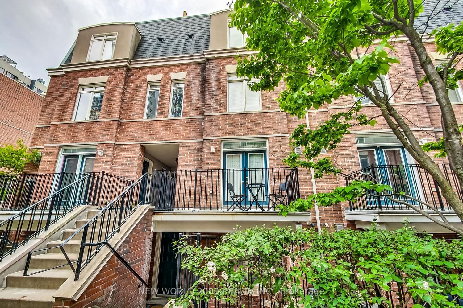 415 Jarvis St, unit 151 for sale - image #1