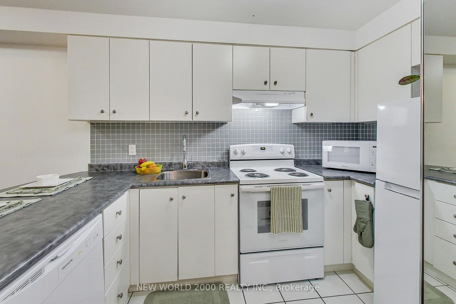 415 Jarvis St, unit 151 for sale - image #11