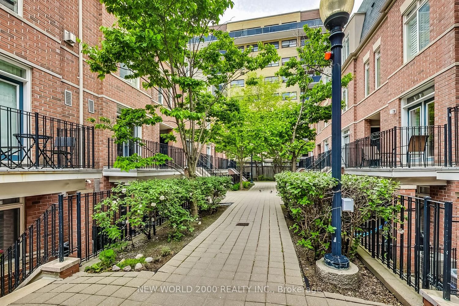 415 Jarvis St, unit 151 for sale - image #2