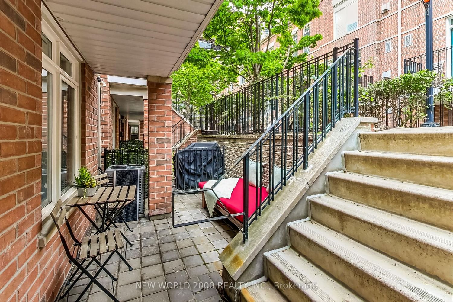 415 Jarvis St, unit 151 for sale - image #4