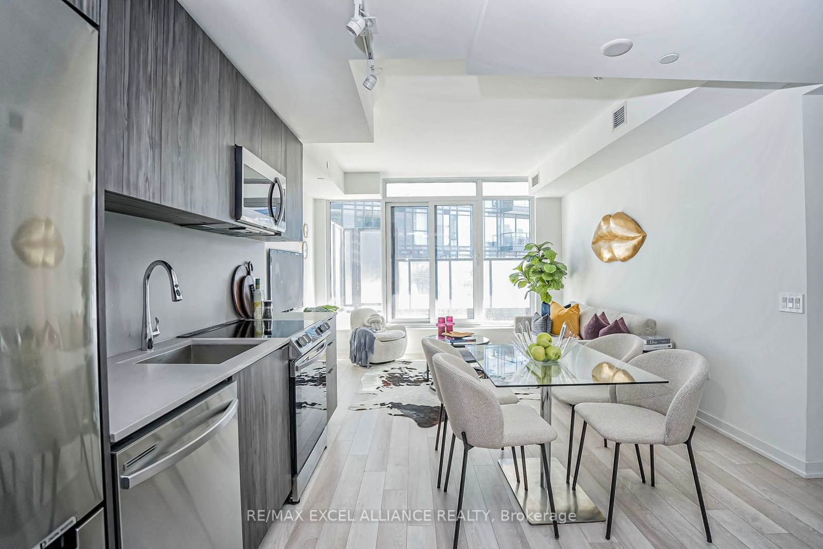 50 Power St, unit 1604 for sale - image #4