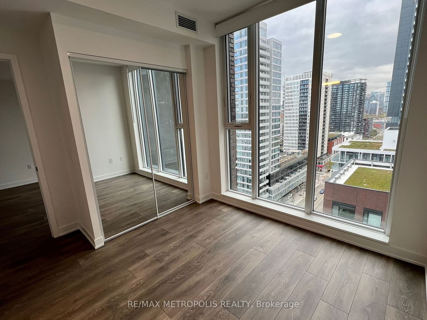 130 River St, unit 1604 for sale - image #7