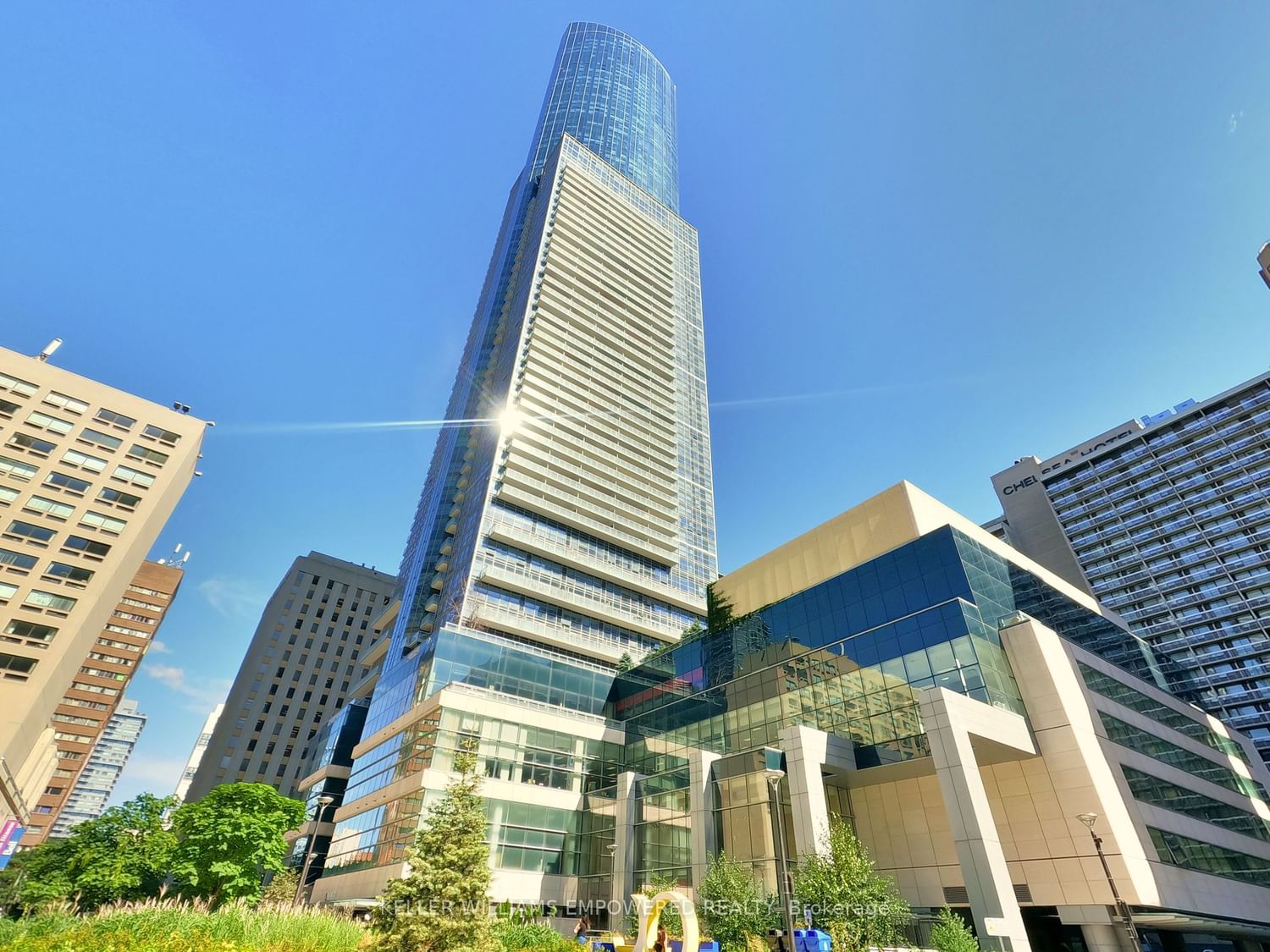 386 Yonge St, unit 3806 for sale - image #2