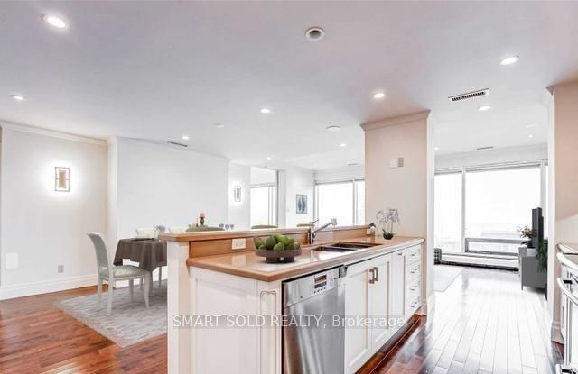 30 Wellington St E, unit 2202 for sale - image #4