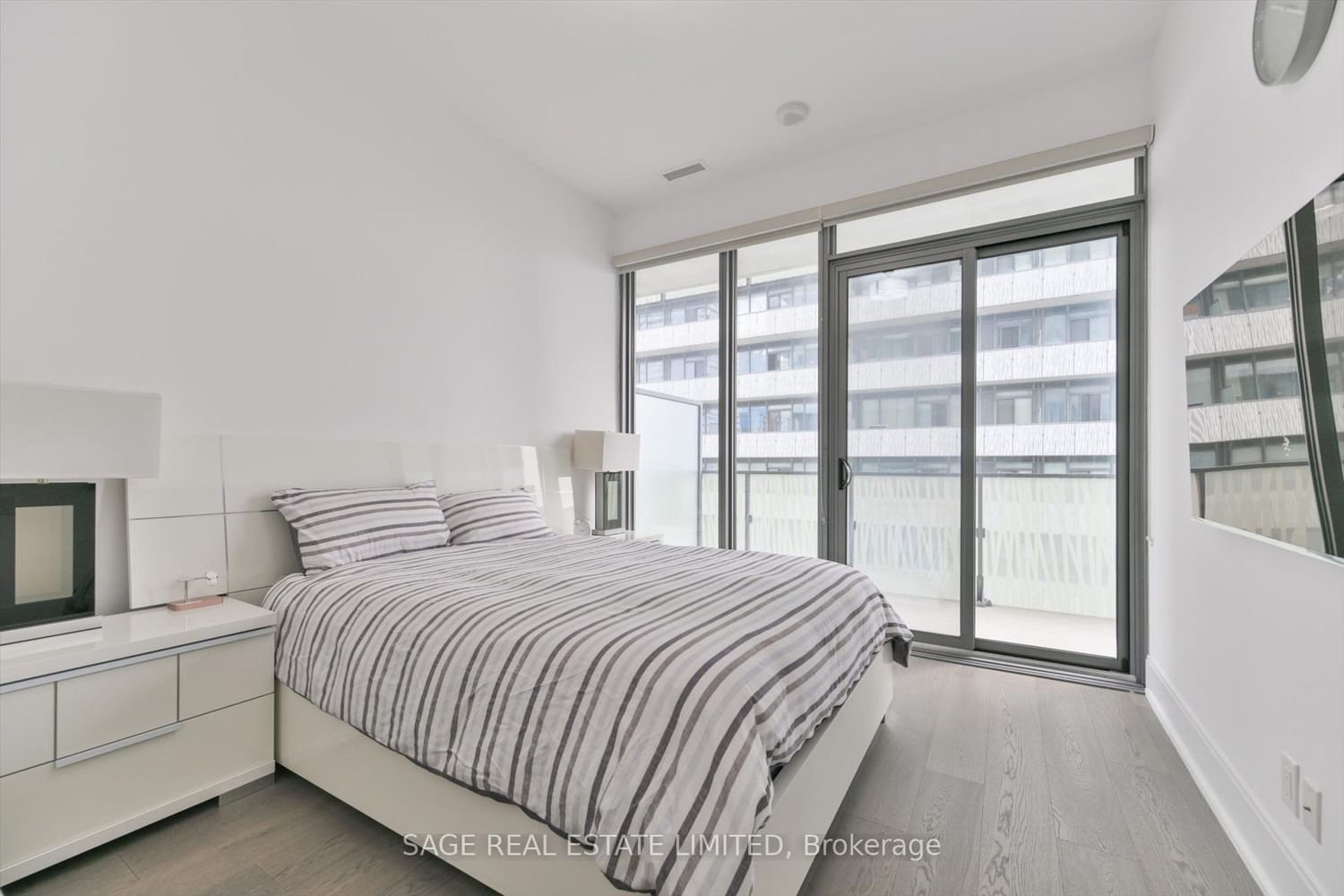 42 Charles St E, unit LPH4901 for sale