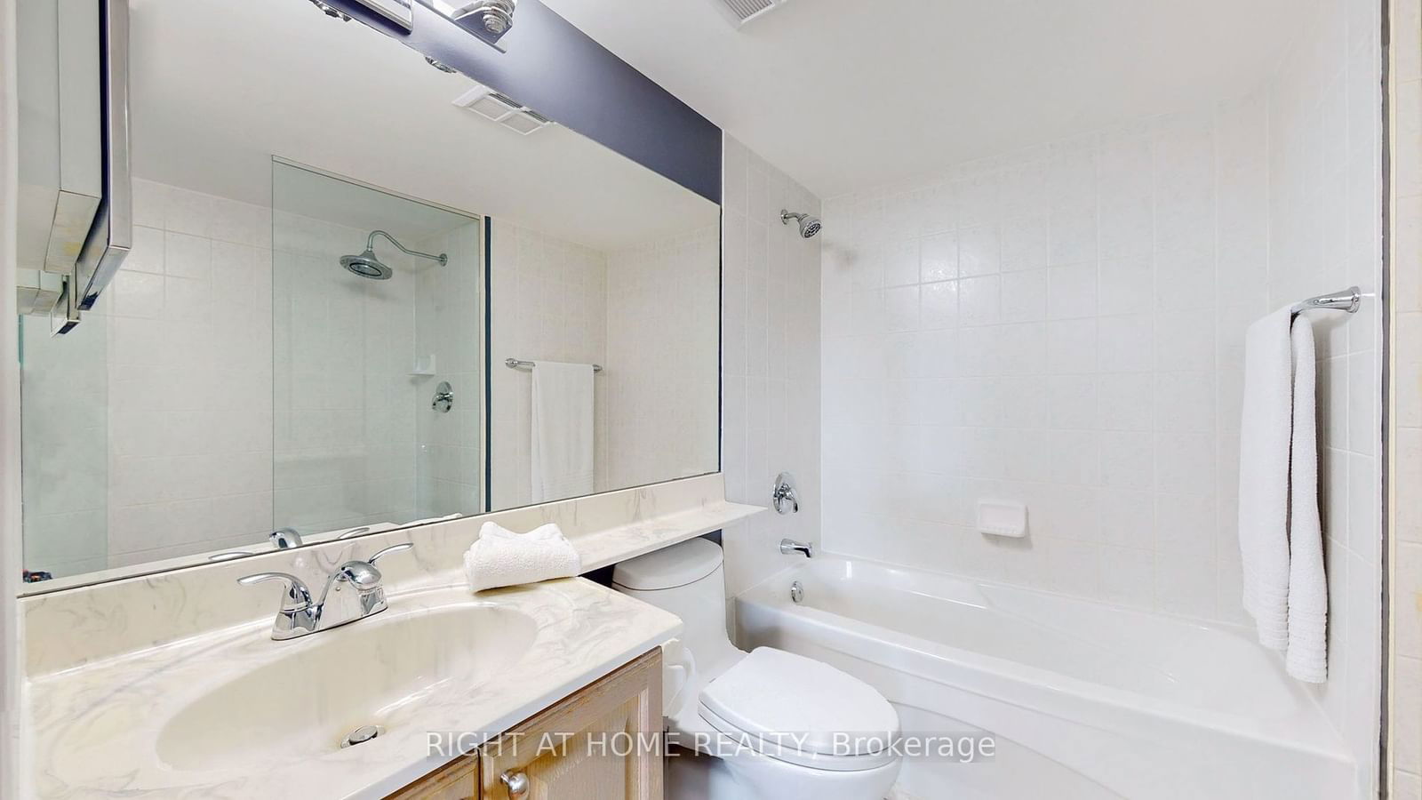 228 Queens Quay W, unit 209 for sale - image #23