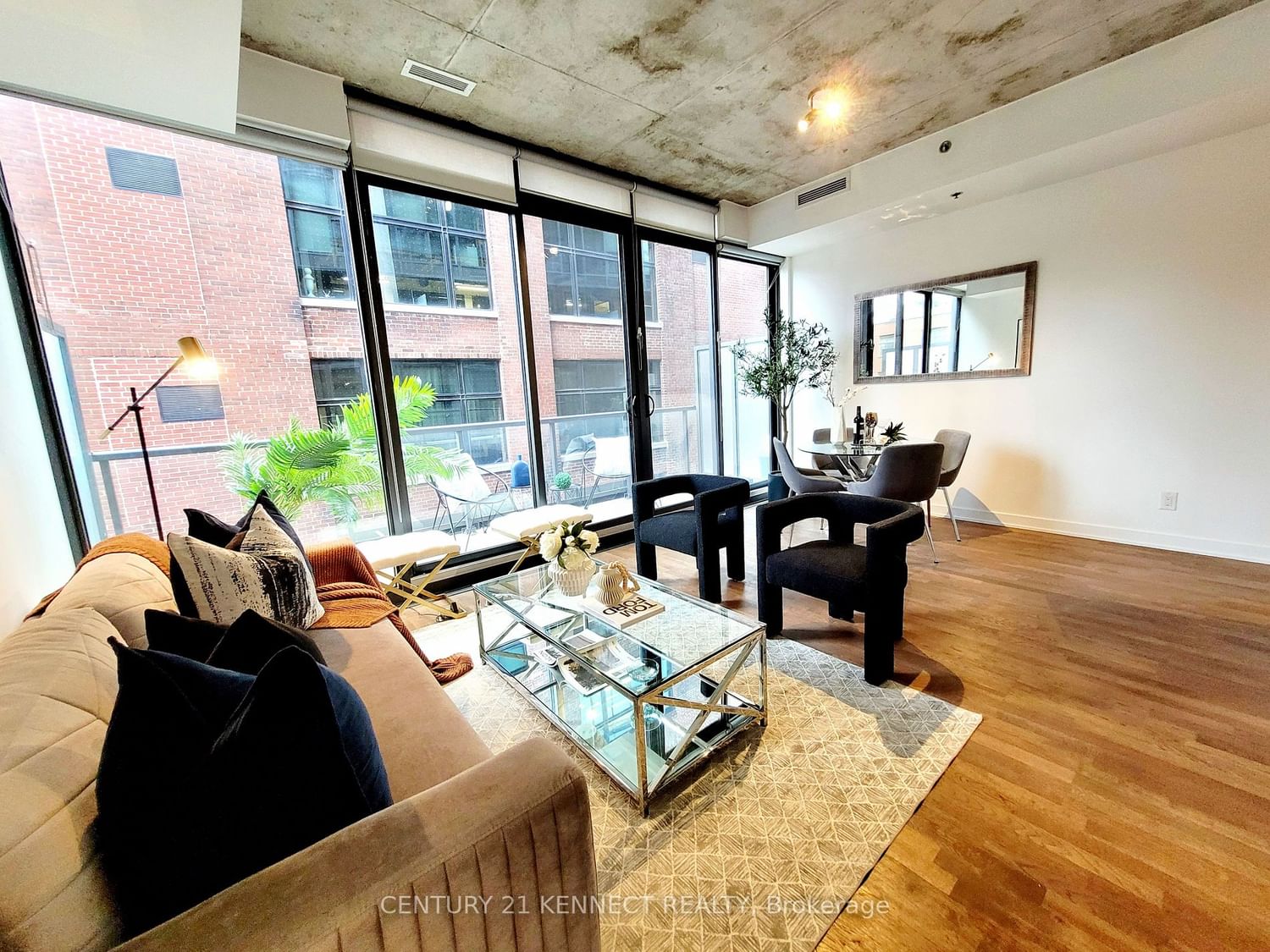 15 Beverley St, unit 405 for rent - image #3