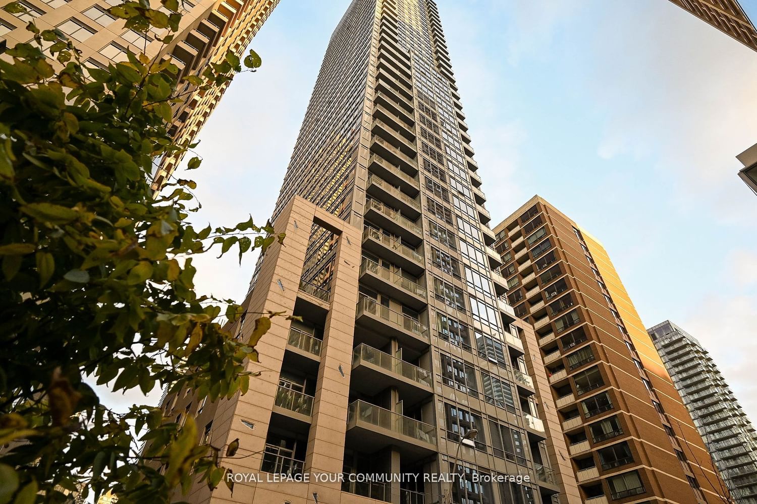 21 Balmuto St, unit PH3501 for sale - image #1