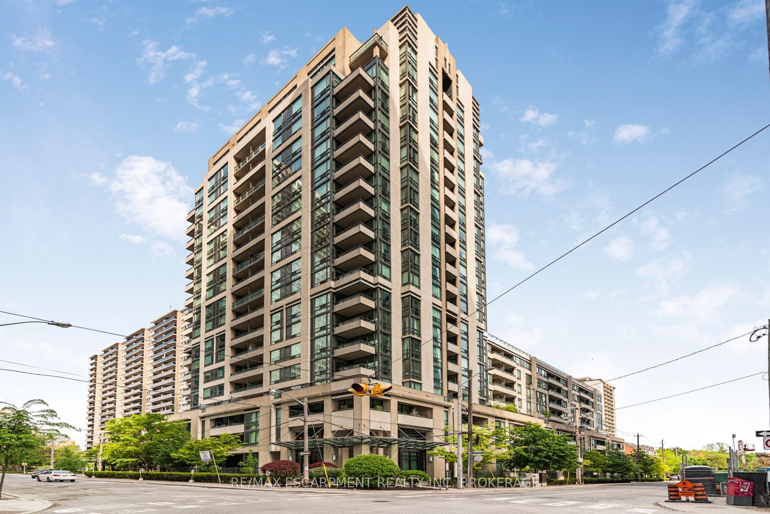 88 Broadway Ave, unit 304 for sale