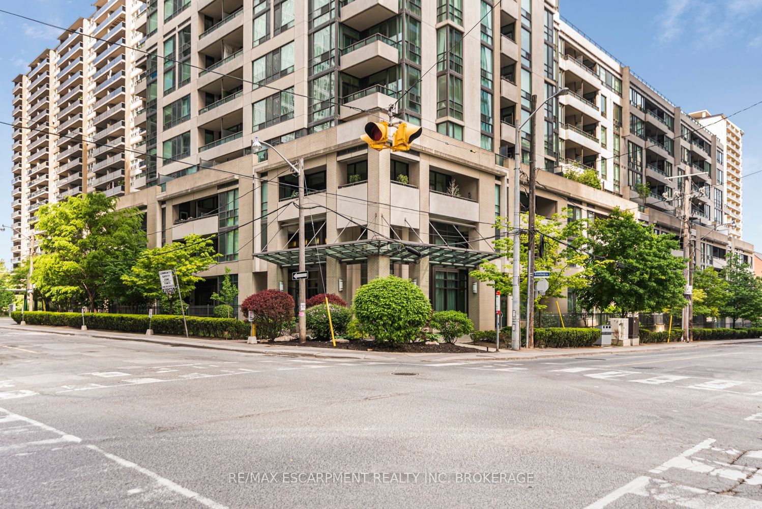 88 Broadway Ave, unit 304 for sale