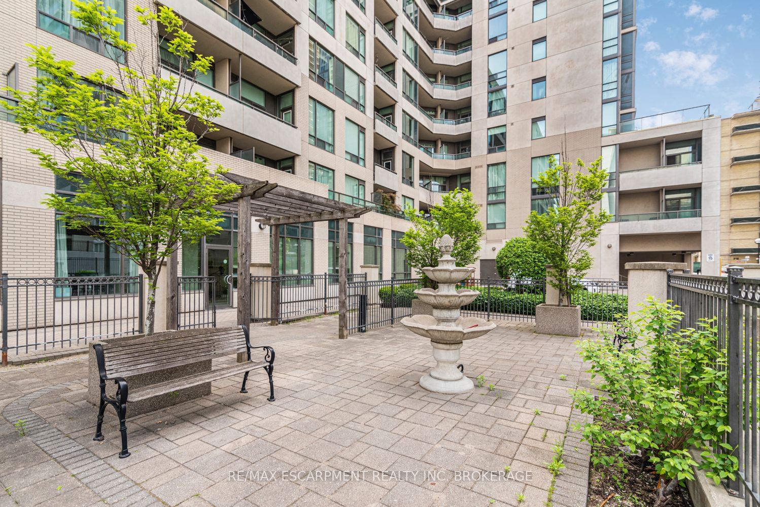 88 Broadway Ave, unit 304 for sale - image #30