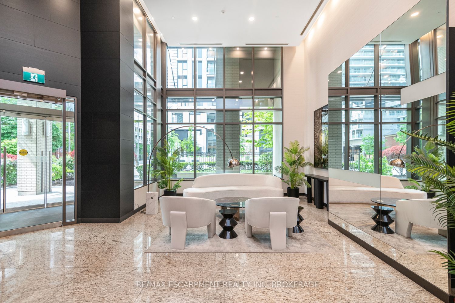 88 Broadway Ave, unit 304 for sale