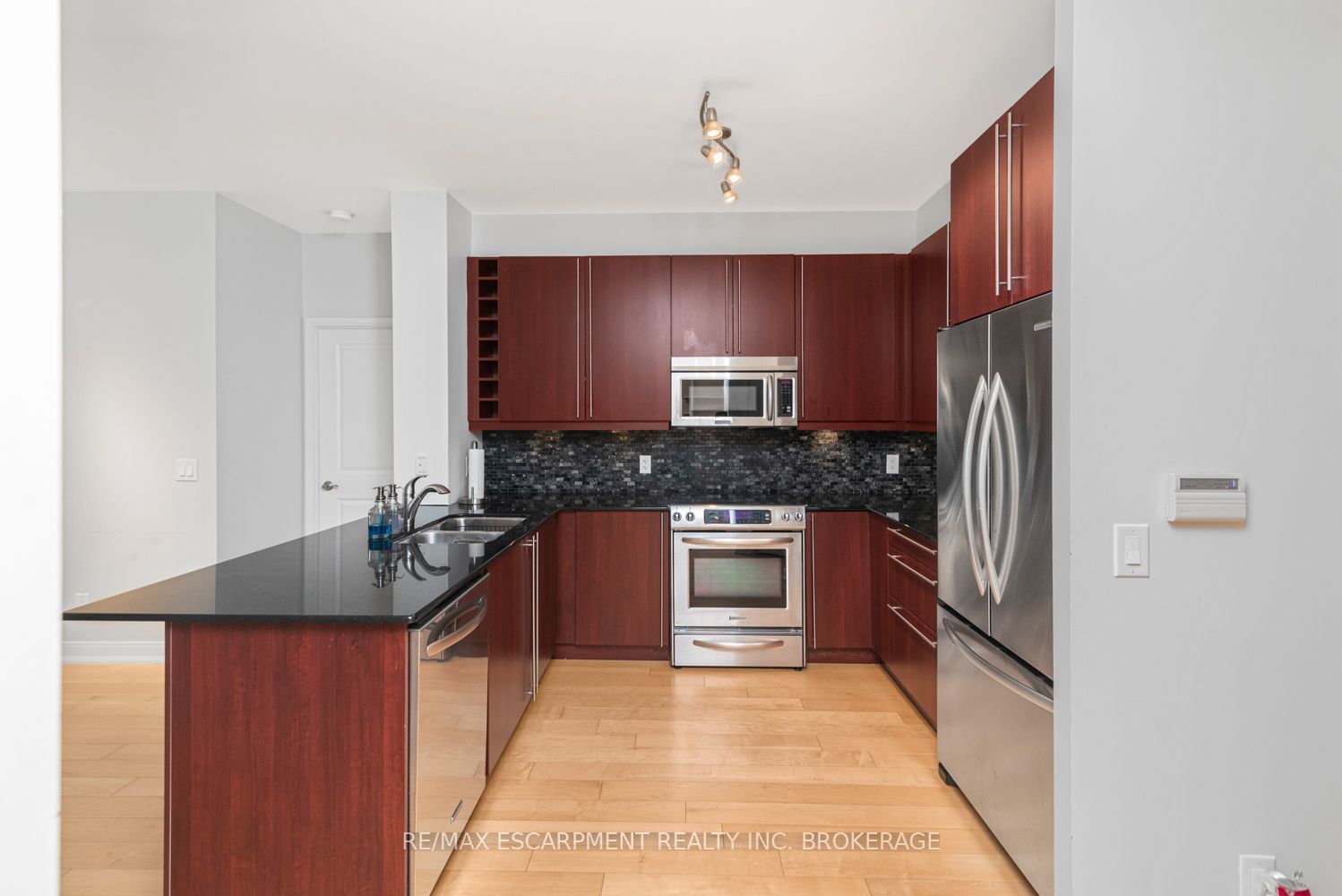 88 Broadway Ave, unit 304 for sale