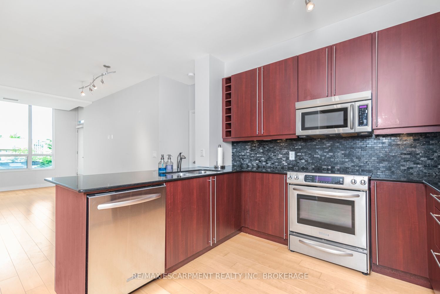 88 Broadway Ave, unit 304 for sale