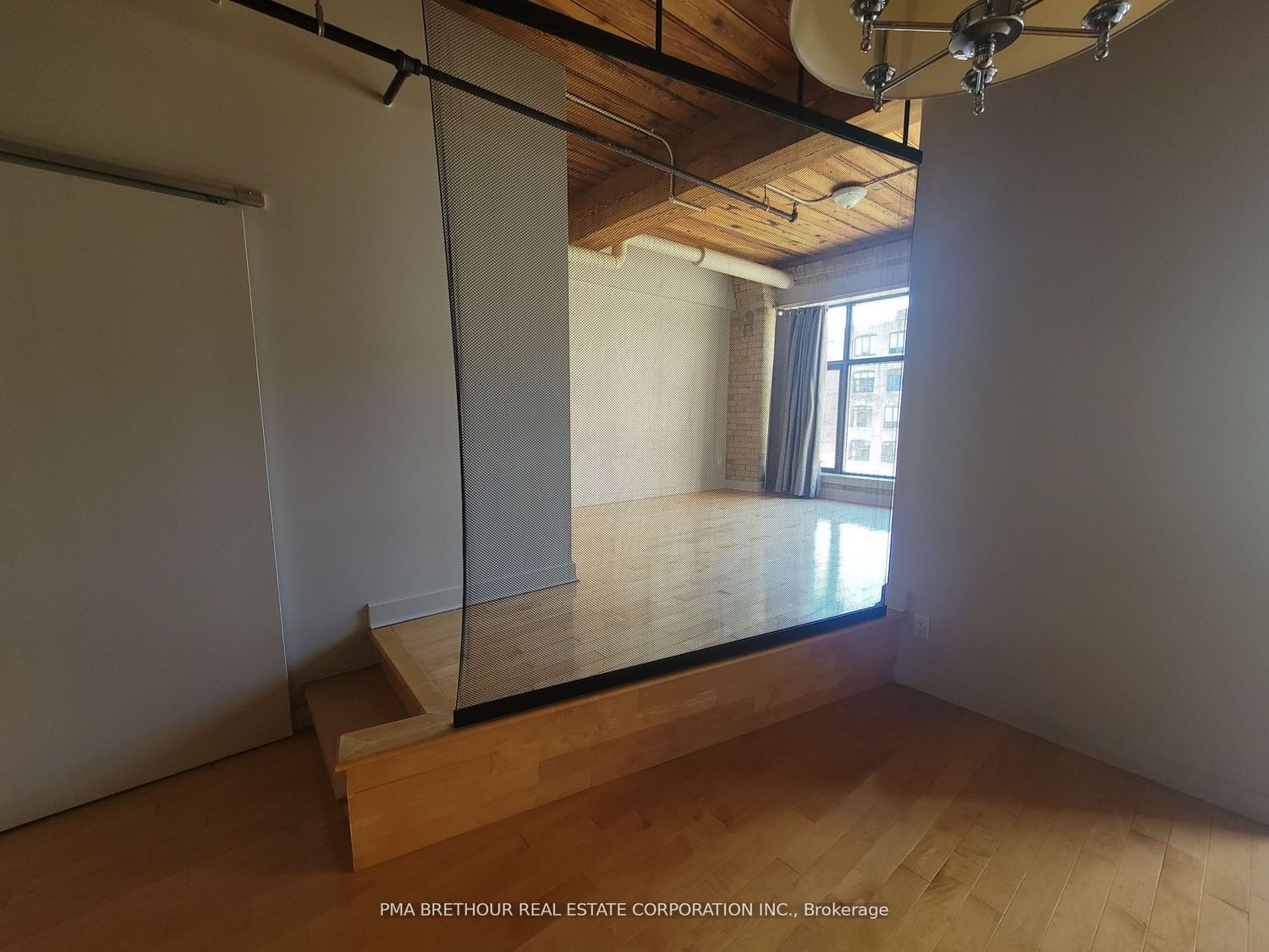 436 Wellington St W, unit 304 for rent