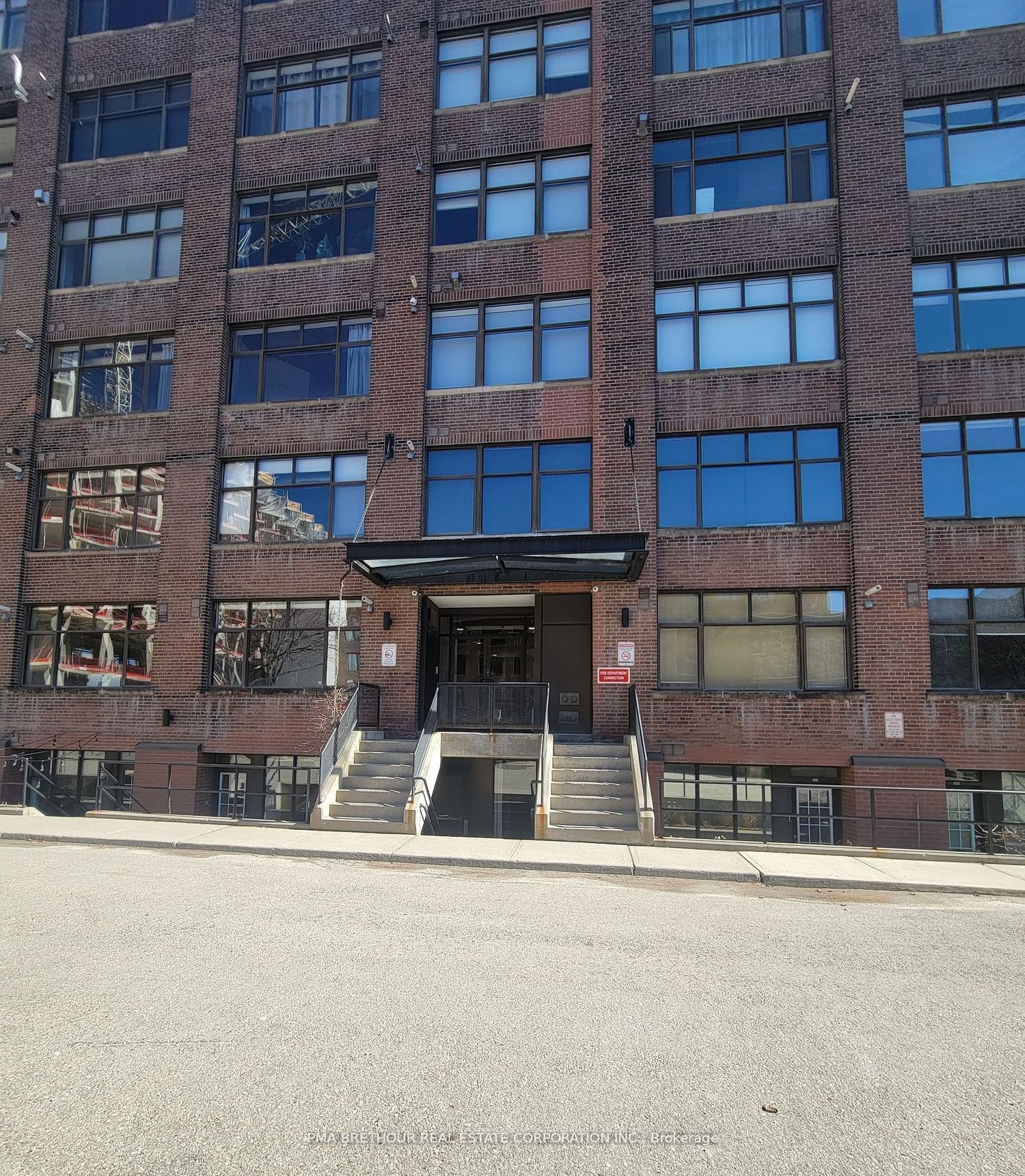 436 Wellington St W, unit 304 for rent