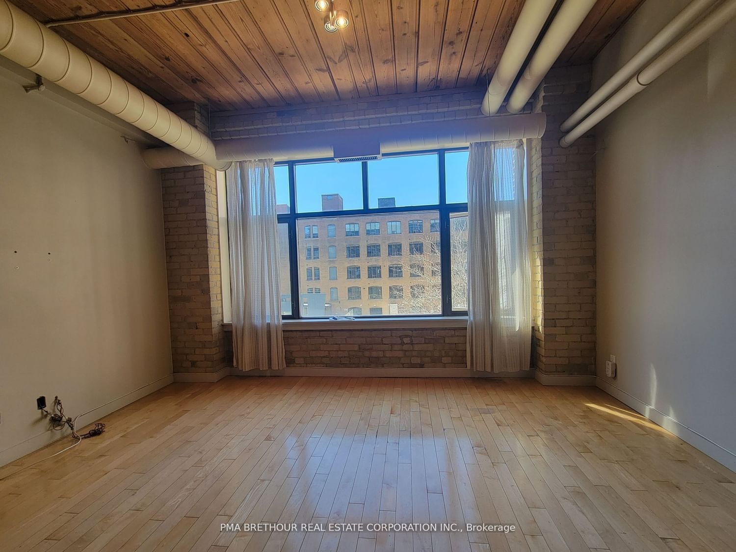 436 Wellington St W, unit 304 for rent