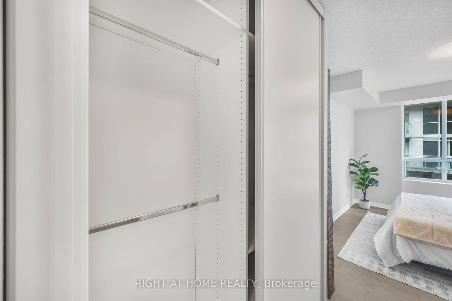 140 Simcoe St, unit 1415 for sale - image #18