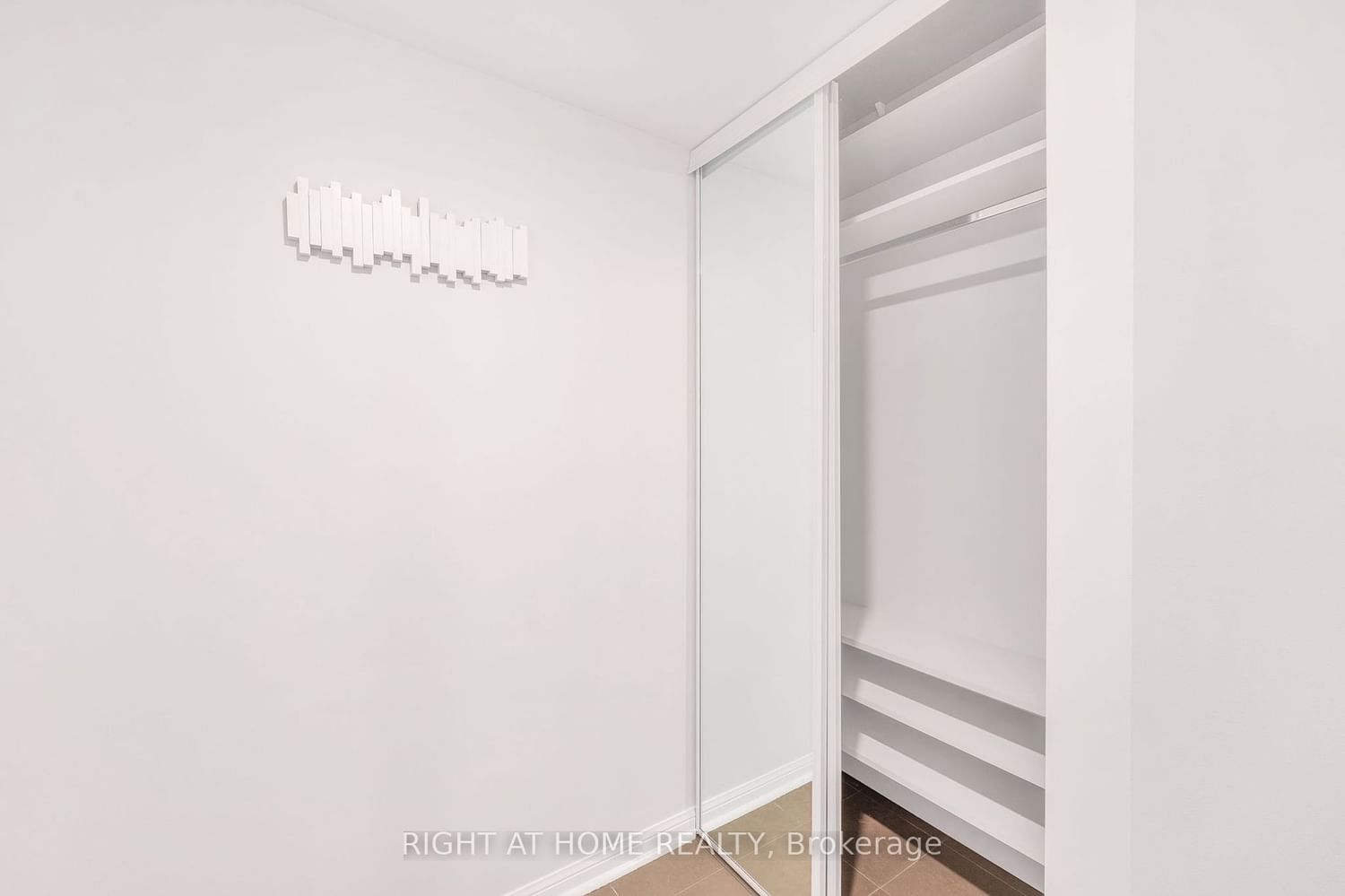 140 Simcoe St, unit 1415 for sale - image #29